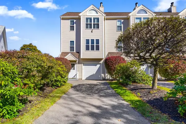 10 Eugene St #10, Lowell, MA 01852