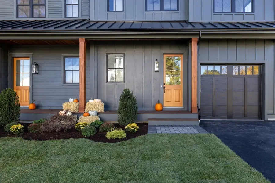 3 Lawn Ave #1, Newton, MA 02460 - #2