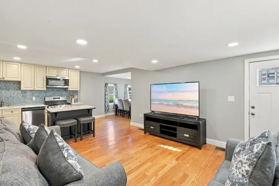 24 Lummus Ct, Lynn, MA 01904 - #2