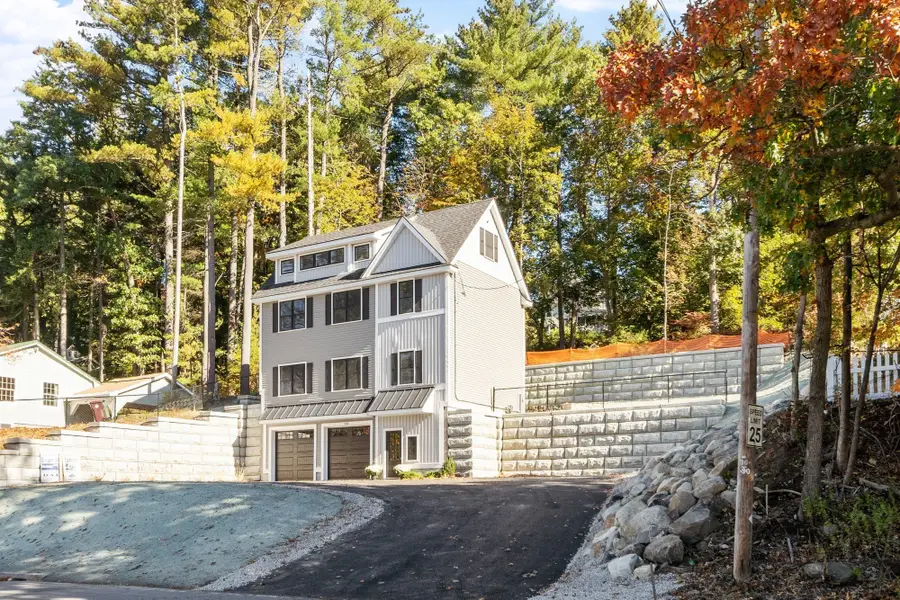346 Rogers St, Lowell, MA 01852 - #3
