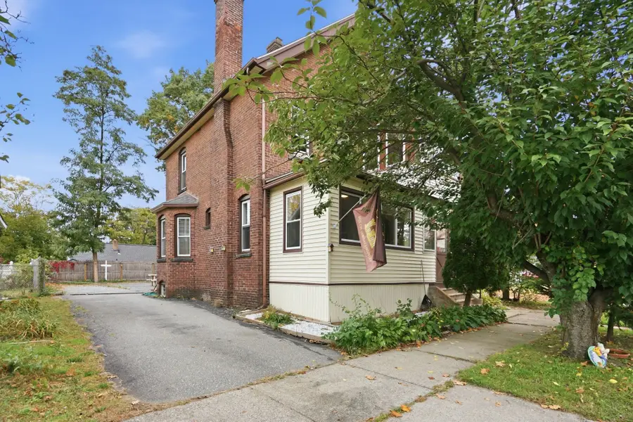 38 Worthy St, Springfield, MA 01104 - #3