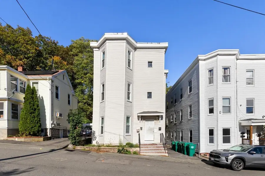 11 Hutchinson Ct, Lynn, MA 01902 - #2