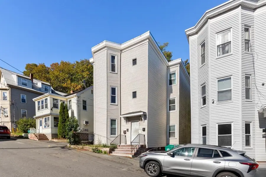11 Hutchinson Ct, Lynn, MA 01902 - #3