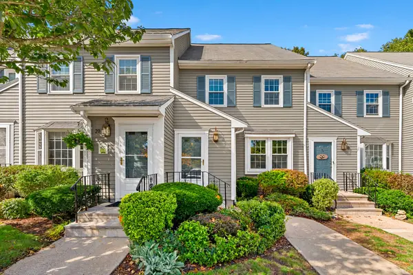 19 Washington Green #19, Walpole, MA 02032