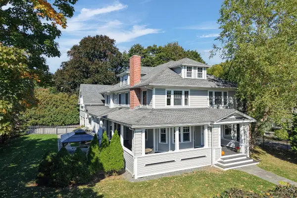 15 Foxcroft Rd, Winchester, MA 01890