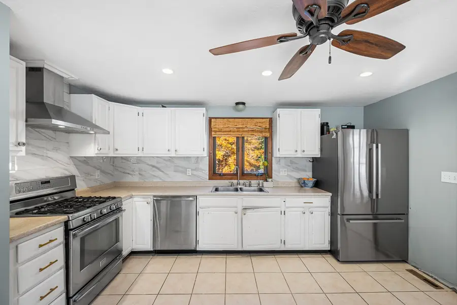 30 Constance Dr, Lowell, MA 01854 - #2
