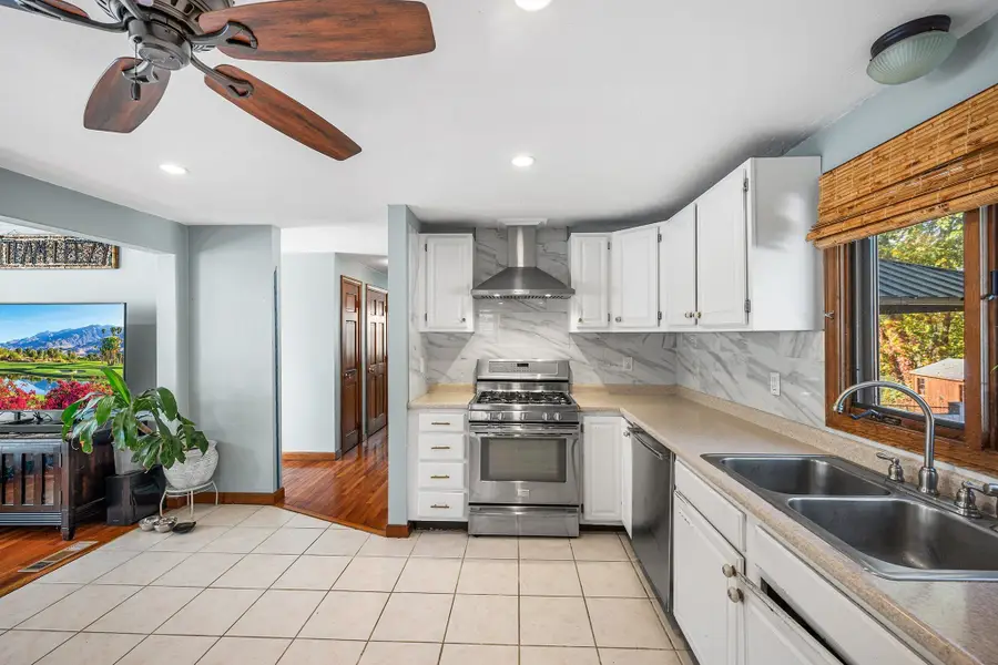 30 Constance Dr, Lowell, MA 01854 - #3