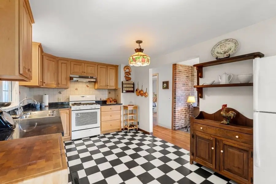 232 Market Street, Amesbury, MA 01913 - #3