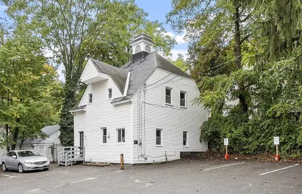 17 Gage St, Fitchburg, MA 01420