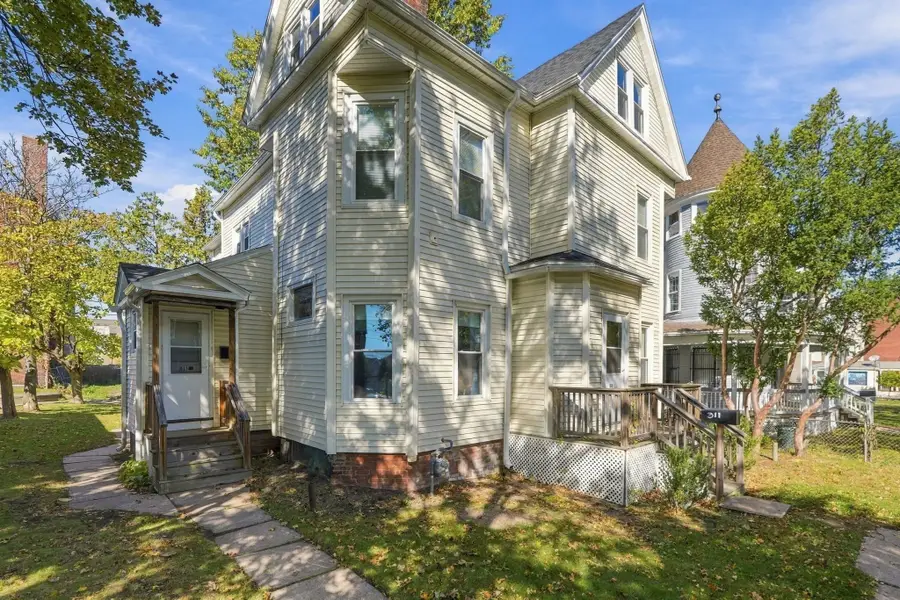 311 Walnut St, Holyoke, MA 01040 - #3
