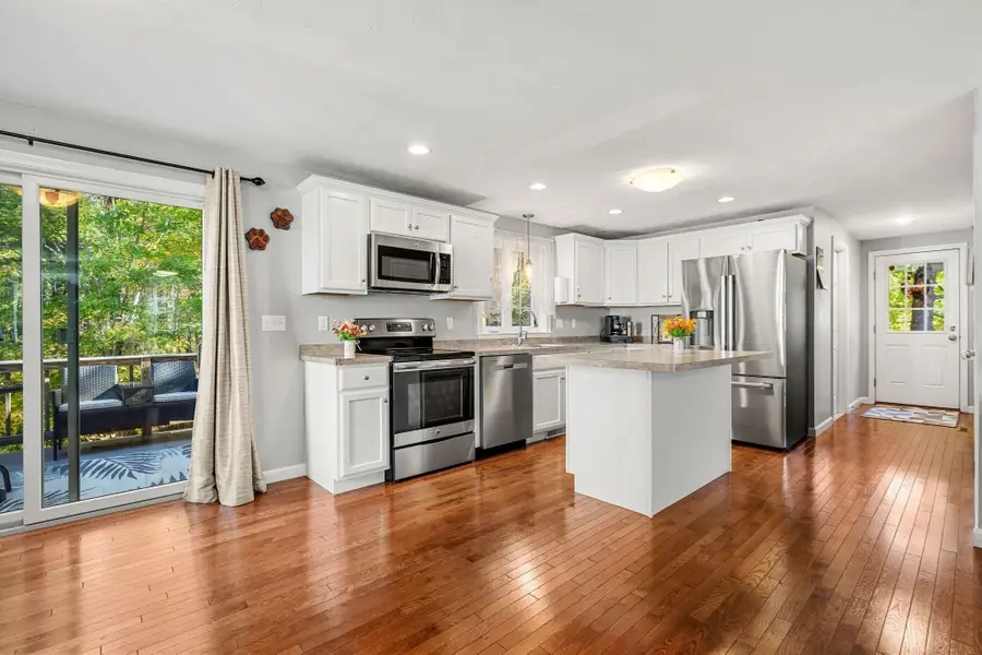 72 Hoover St, Taunton, MA 02780 - #3