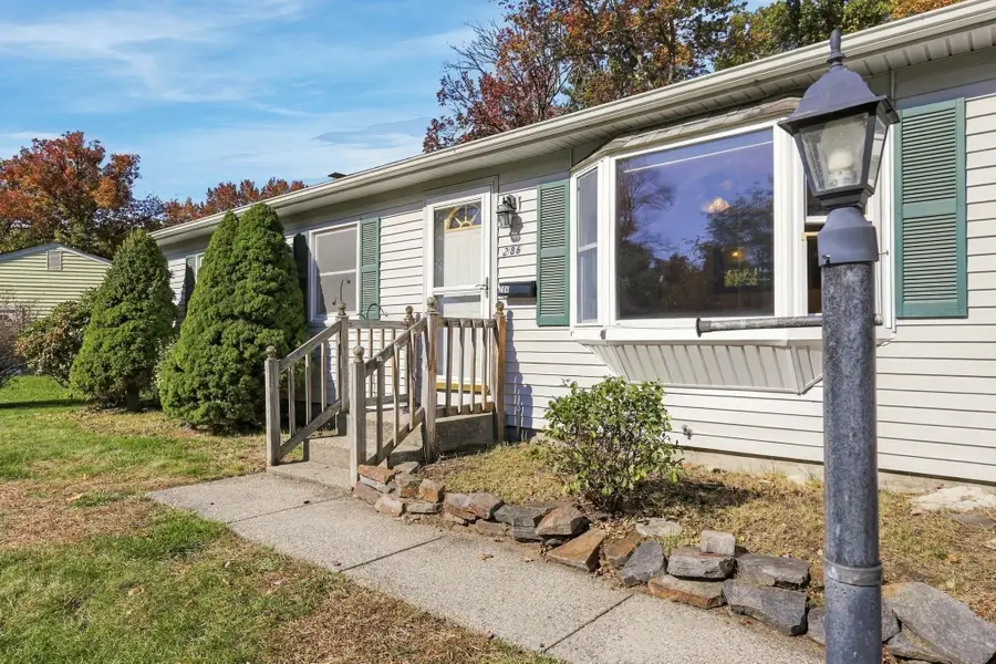 286 Peekskill Ave, Springfield, MA 01129 - #3