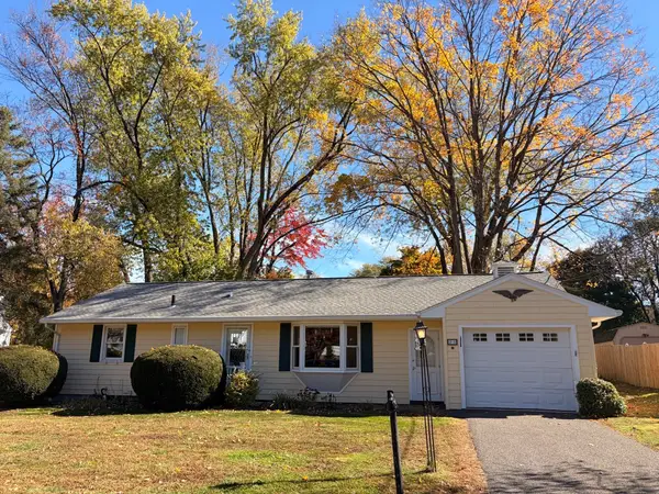 25 Murphy Ter, Northampton, MA 01060