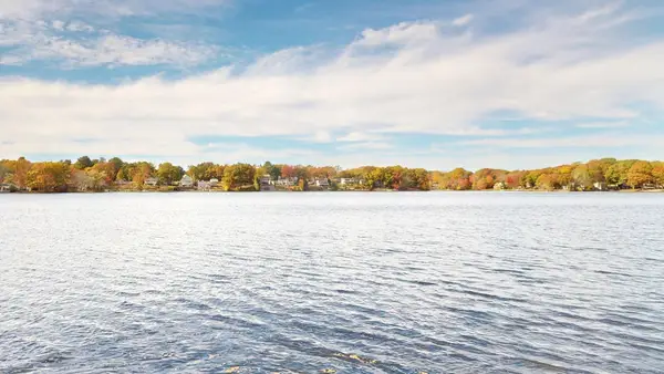 41 Lakeshore Dr, Bellingham, MA 02019