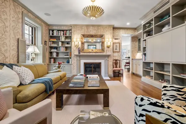 4 West Hill Place #4, Boston, MA 02114
