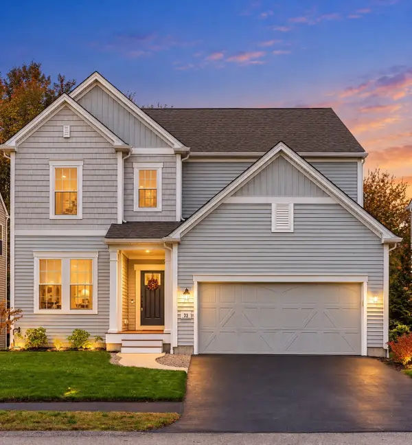 33 Skyhawk Cir, Weymouth, MA 02190