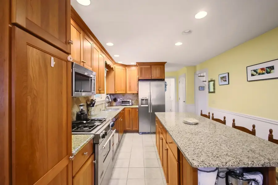 28 Arbor Dr, Shrewsbury, MA 01545 - #3