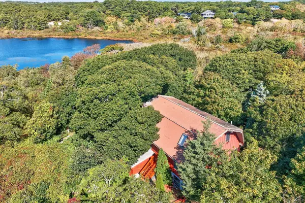 25 Snows Ln, Provincetown, MA 02657