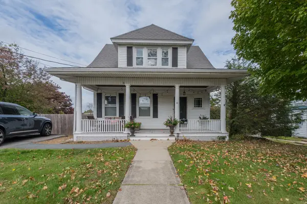 36 Mayflower St, Plymouth, MA 02360