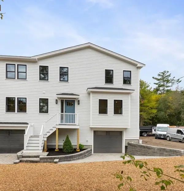318 Essex Ave #B, Gloucester, MA 01930