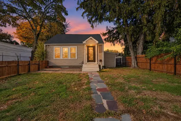 14 Harrison St, Framingham, MA 01702