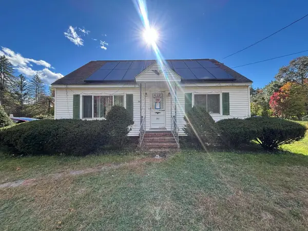 251 Primrose Hill Rd, Dracut, MA 01826