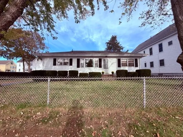 112 Fisher St, Lowell, MA 01850 - #1