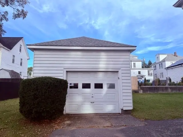 112 Fisher St, Lowell, MA 01850 - #3
