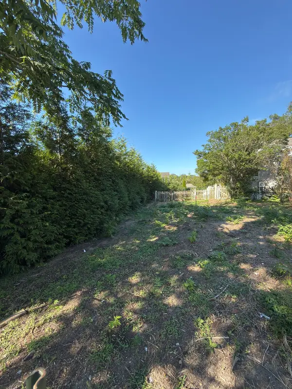 44 Prospect St, Nantucket, MA 02554