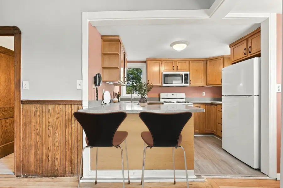 215 Clifford St, New Bedford, MA 02745 - #3