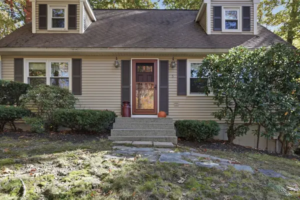 5 Ragged Hill Rd, Milford, MA 01757