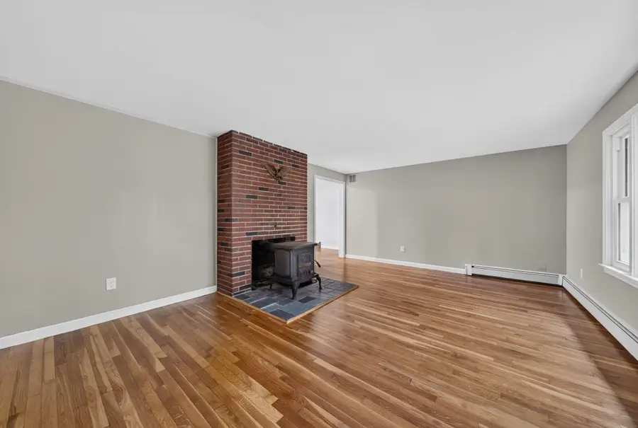 7 Hancock St, Plainville, MA 02762 - #2