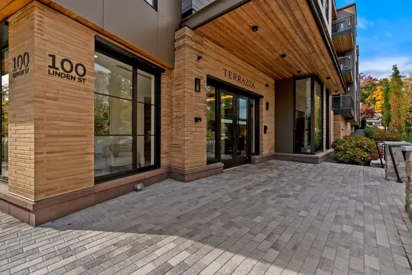 100 Linden St #109, Wellesley, MA 02482