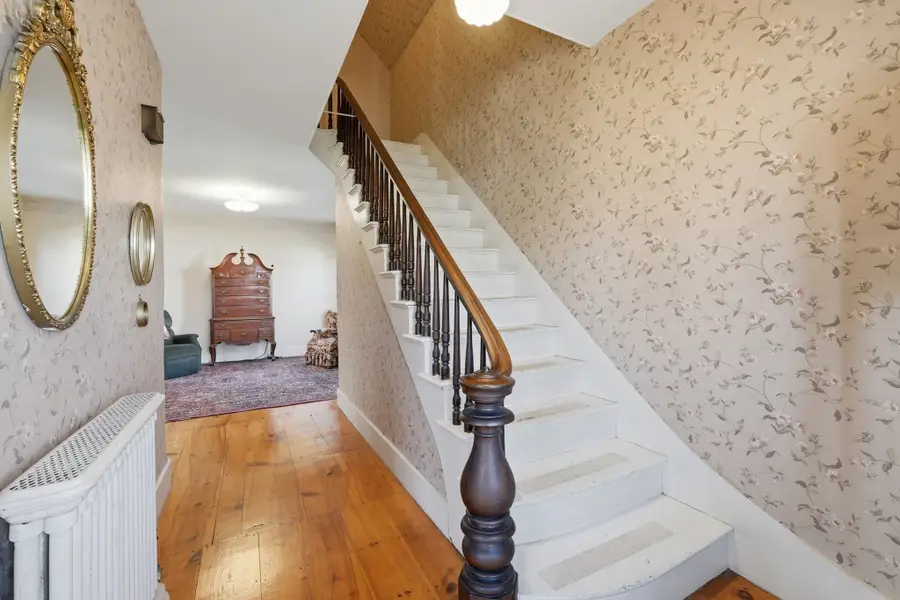 16 Cottage St, West Brookfield, MA 01585 - #2