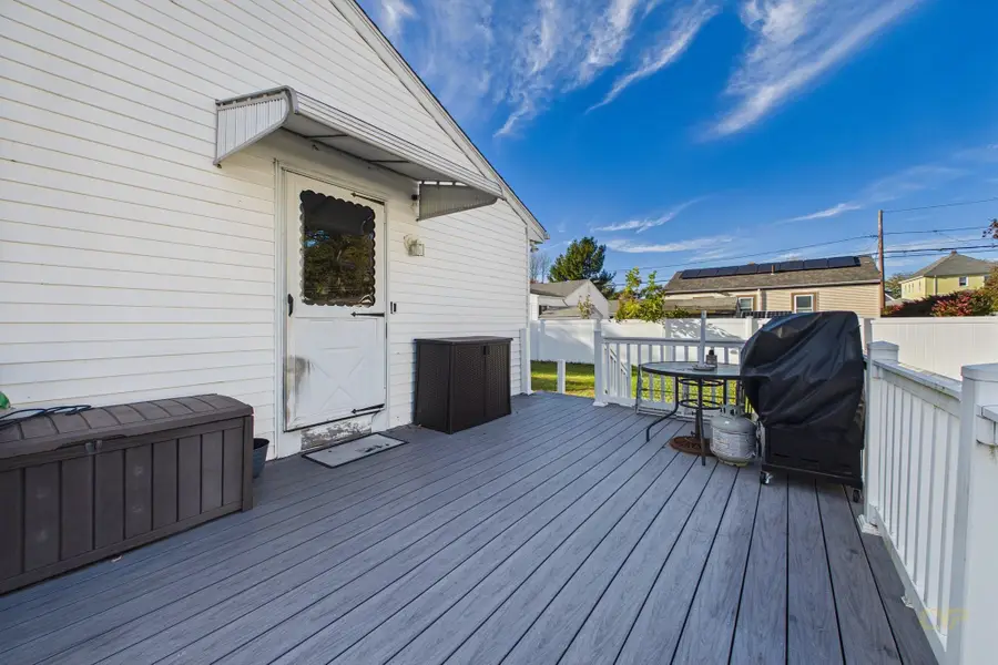 37 Kenney St, New Bedford, MA 02746 - #3