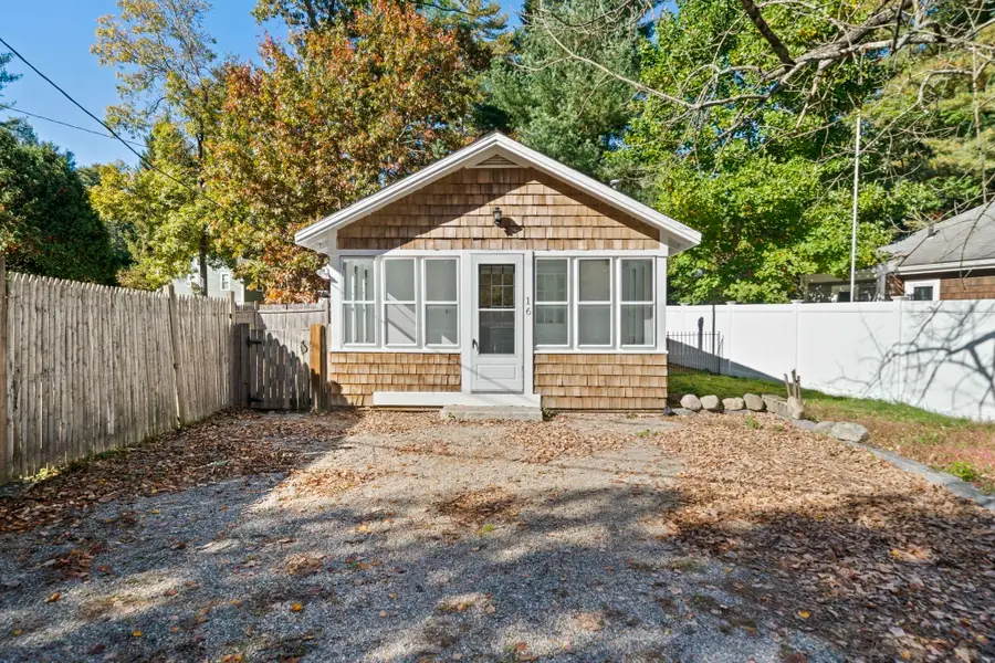 16 West St, Hanson, MA 02341 - #3