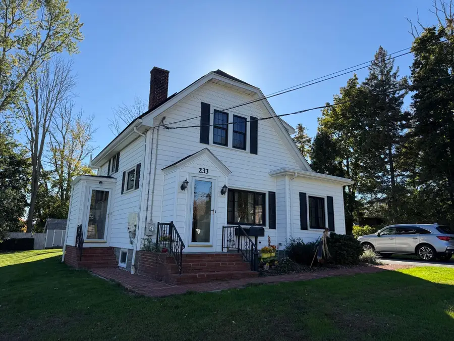 233 Gifford Ave, Somerset, MA 02726 - #2
