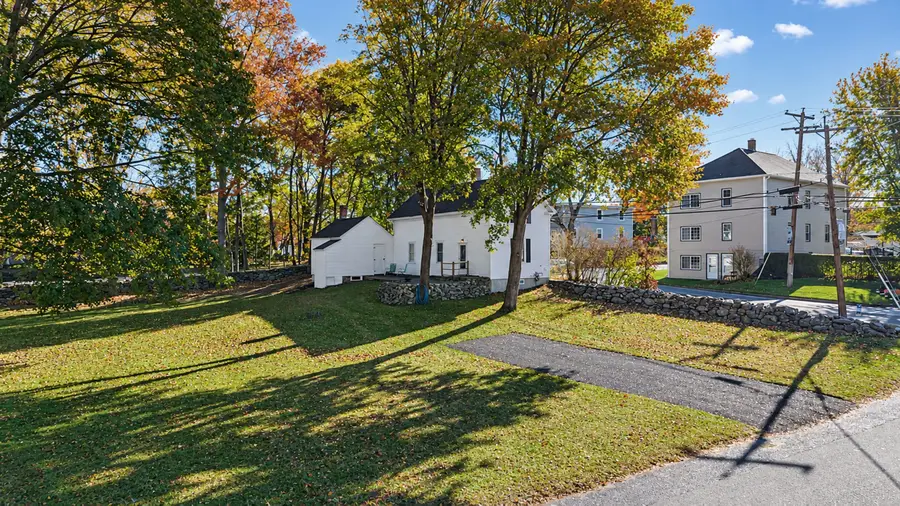 82 W Main St, Dudley, MA 01571 - #3