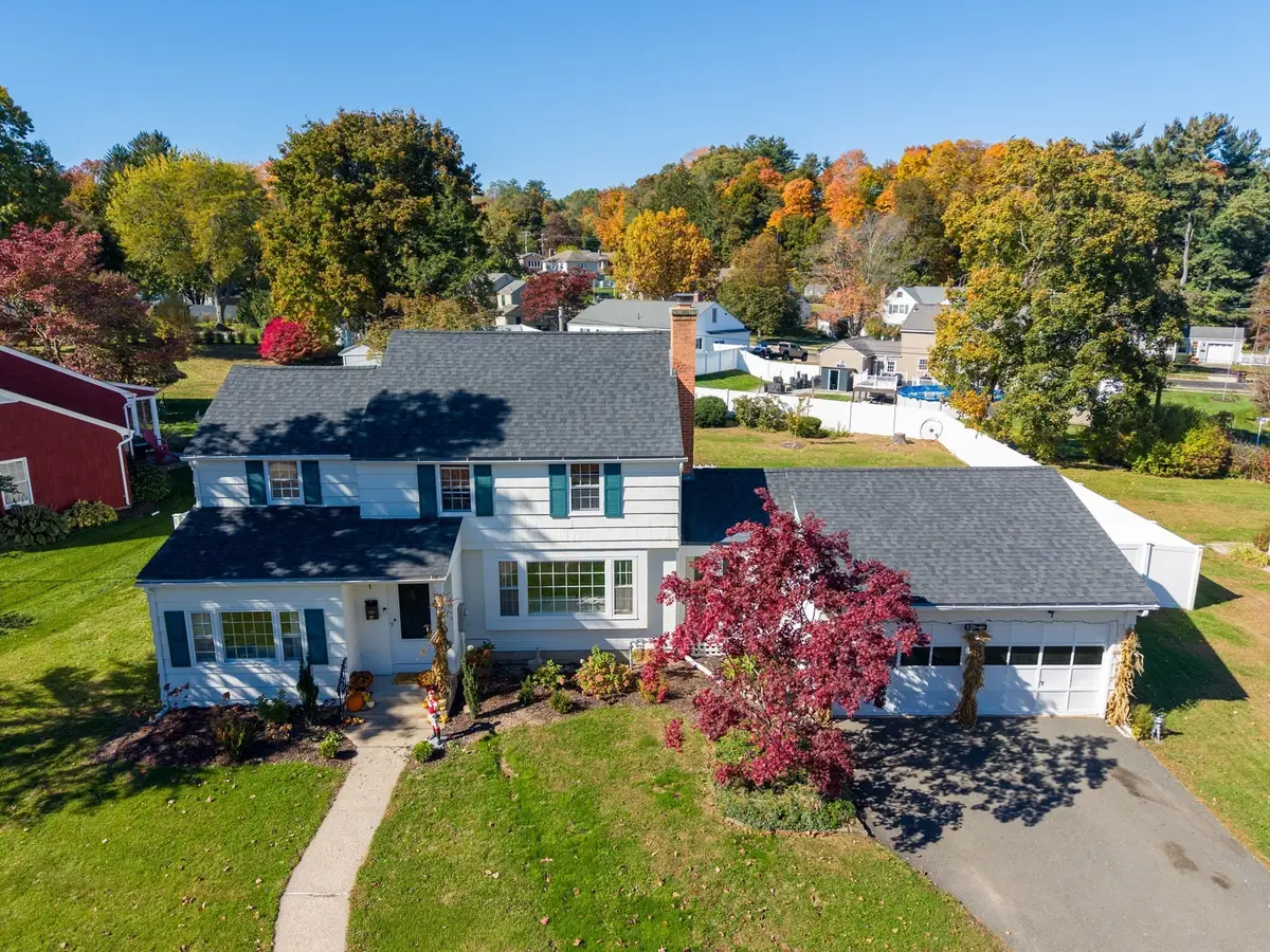 27 George St, Holyoke, MA 01040 - #1