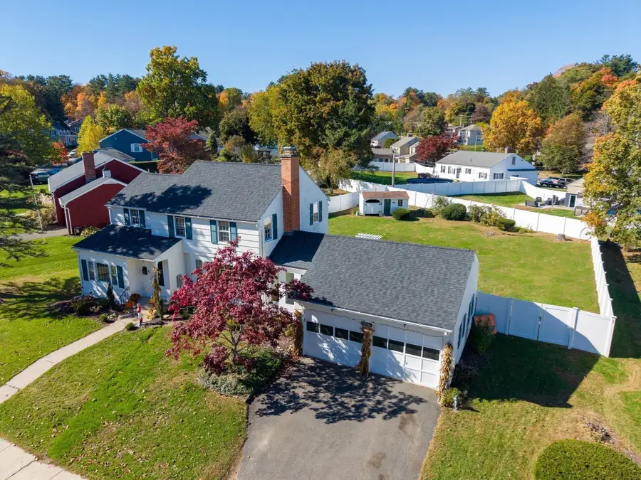 27 George St, Holyoke, MA 01040 - #2