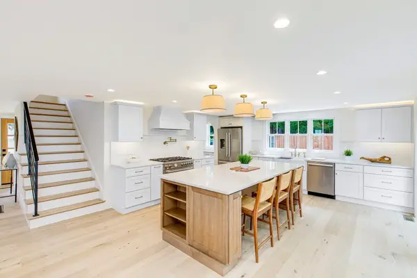 1 Plummer Ave, Newburyport, MA 01950