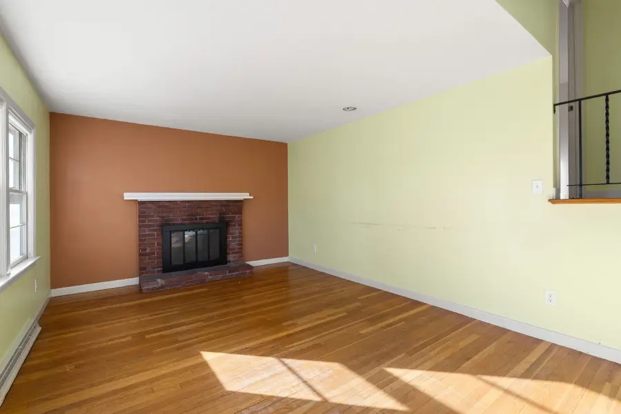 19 Vinton Ter, Rockland, MA 02370 - #2