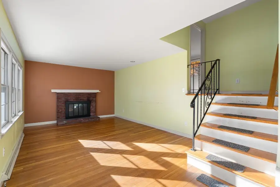 19 Vinton Ter, Rockland, MA 02370 - #3