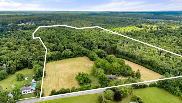 84 Robinson Rd, Rochester, MA 02770