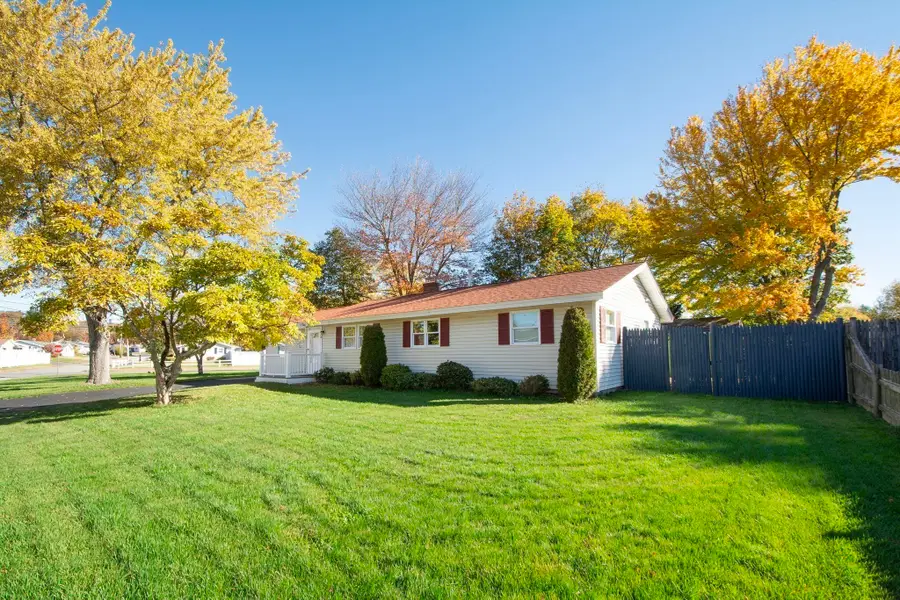 8 Norma Rd, Holbrook, MA 02343 - #3