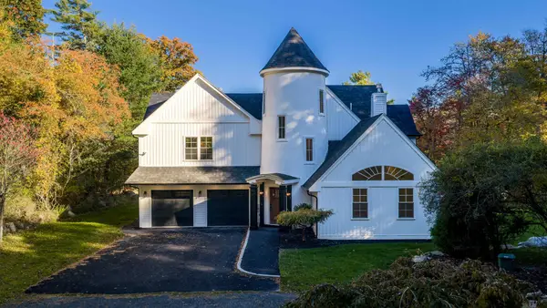 801 Potomska Rd, Dartmouth, MA 02748