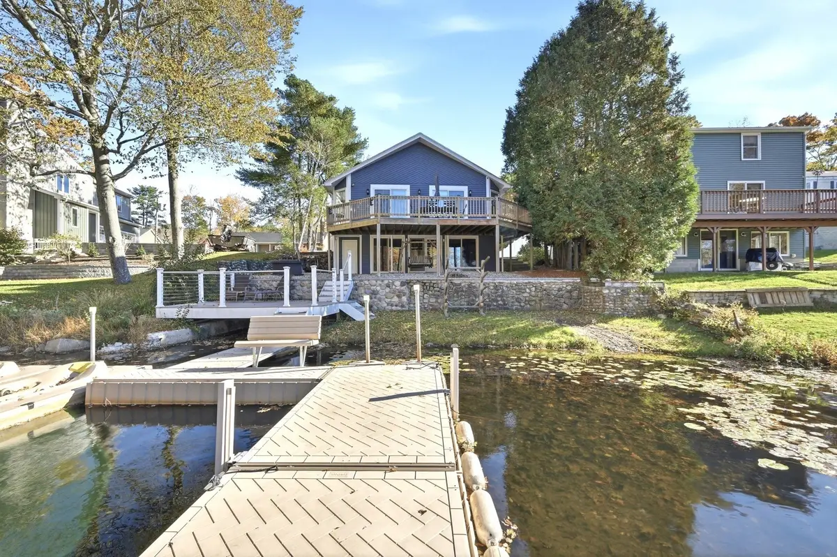 15 Wakefield Ave, Webster, MA 01570 - #1