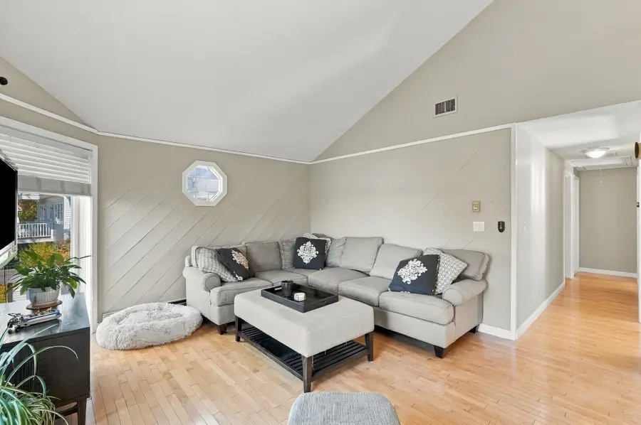 15 Wakefield Ave, Webster, MA 01570 - #3