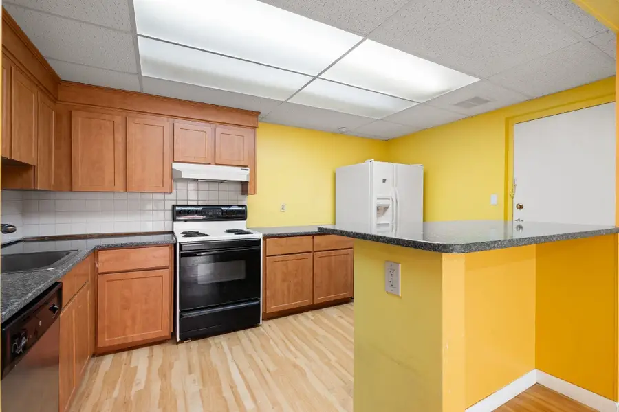 30 Pleasant Dr #9, Stoughton, MA 02072 - #3