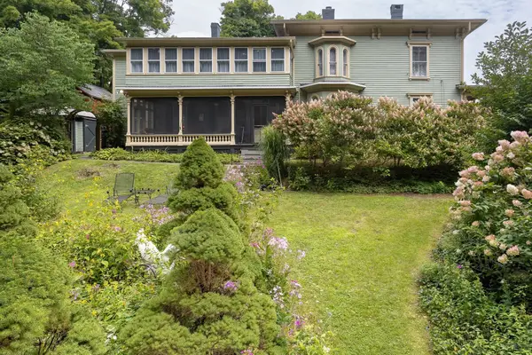 1 High St, Williamsburg, MA 01039